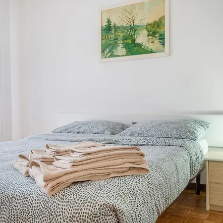 Casa Stanicic-Terminal Nord Shopping Center Apt Apartment *