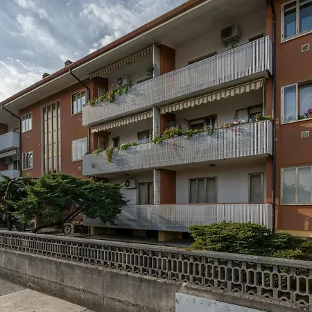 Apartment Casa Stanicic-Terminal Nord Shopping Center Apt Feletto Umberto